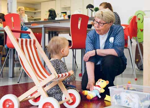 Edistämme eri sukupolvien yhdessäoloa, iloa ja leikkiä mm. Terhokerhoissa ja kylämummi- ja vaaritoiminnassa.