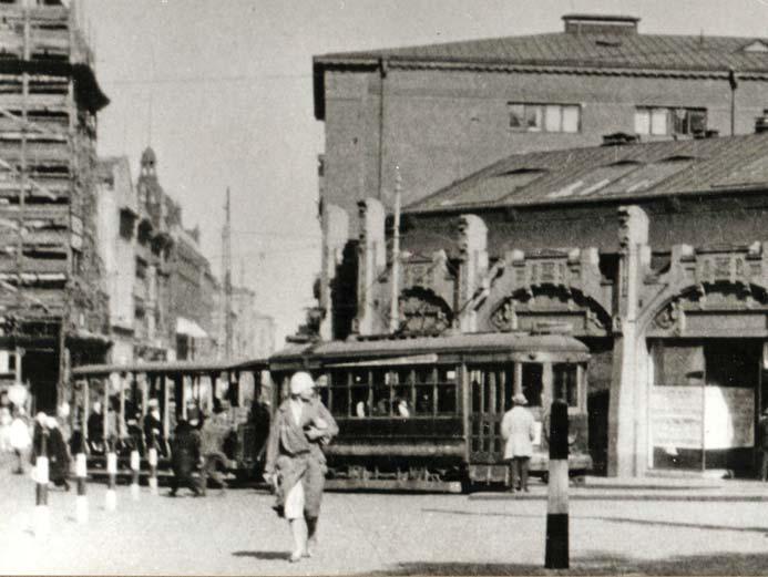 Syyskuun alussa 1926 alettiin liikennöidä numerolla merkittyä Viitoslinjaa Katajanokalta Arkadian silmukkaan.