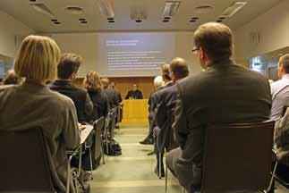 Osmo Soininvaara esitteli yleisölle, millainen maailma on tiedossa tulevaisuudessa. Professori Pentti O. A. Haikonen esitteli tuntevaa pikkurobottiaan XCR-1.