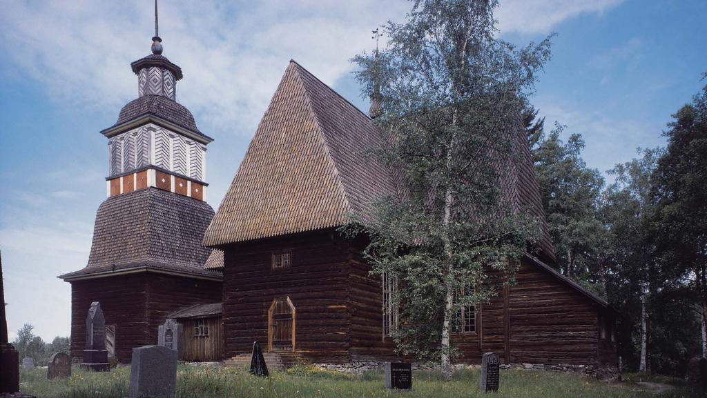 PETÄJÄVEDEN VANHA KIRKKO PETÄJÄVEDEN VANHA KIRKKO Petäjäveden vanha kirkko Keski-Suomessa on puurakentamisen tärkeimpiä merkkiteoksia Pohjoismaissa.