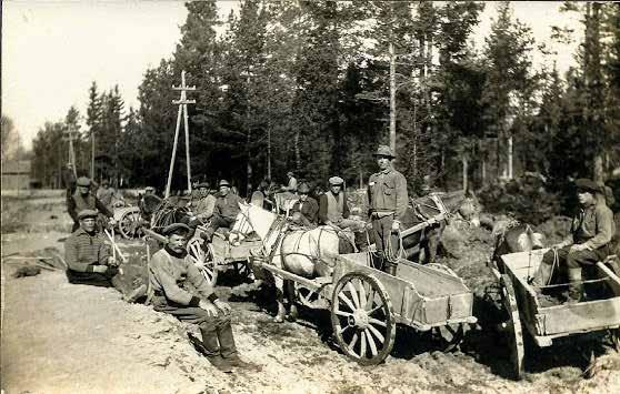 Sadan vuoden aikana teknologia on mennyt huimasti eteenpäin. Merkittävimpänä edistysaskeleena Esteri pitää sähkön tuloa. Se saatiin Hapuan koulun valmistumisen aikaan 1927.