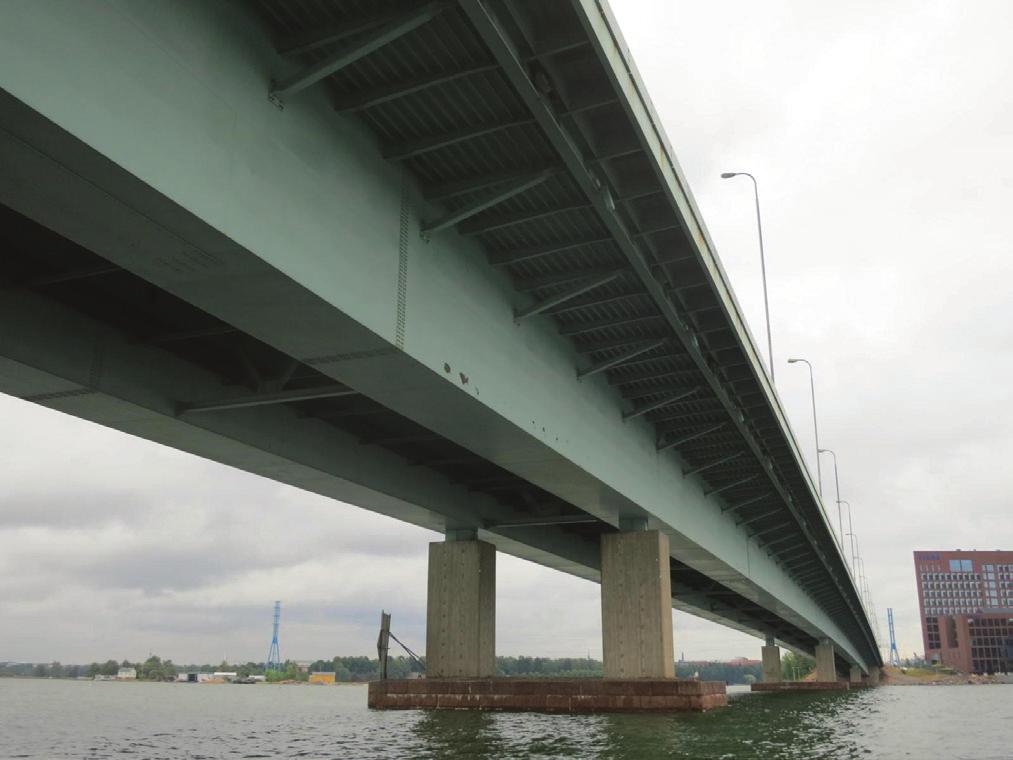 SILKO 1.302 RAKENTEELLISET KORJAUKSET YLEISOHJE 14 2.1.3 Kotelopalkkisillat Kotelopalkkisillan etuna tavalliseen palkkisiltaan verrattuna on sen suuri vääntöjäykkyys.