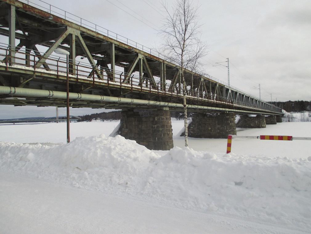 SILKO 1.302 RAKENTEELLISET KORJAUKSET YLEISOHJE välissä on levyistä ja muototeräksistä niittaamalla kootut poikkipalkit.