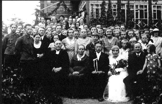 Paavo Kalmin jälkeläiset Paavo Kalmi (1881 1941) meni naimisiin Aino Katri Terosen kanssa. Heillä oli neljä lasta, lapsena kuollut Aina ja pojat Toivo, Valde ja Sulo.