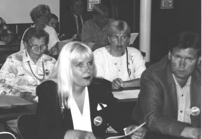 matkalla 1996. Eturivissä Satu ja Esa Kalmi.