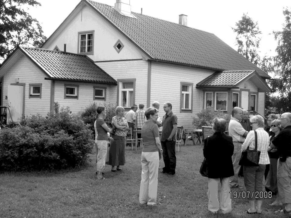 Kalmin sukua Saarisen pihalla Kärkölässä