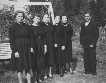Pöllönen, Alina (Majuri), Hilja Pöllönen, Tyyne Pöllönen, Elvi Kerttu Pöllönen, Joonas Pöllänen ja Tahvo Pöllänen.