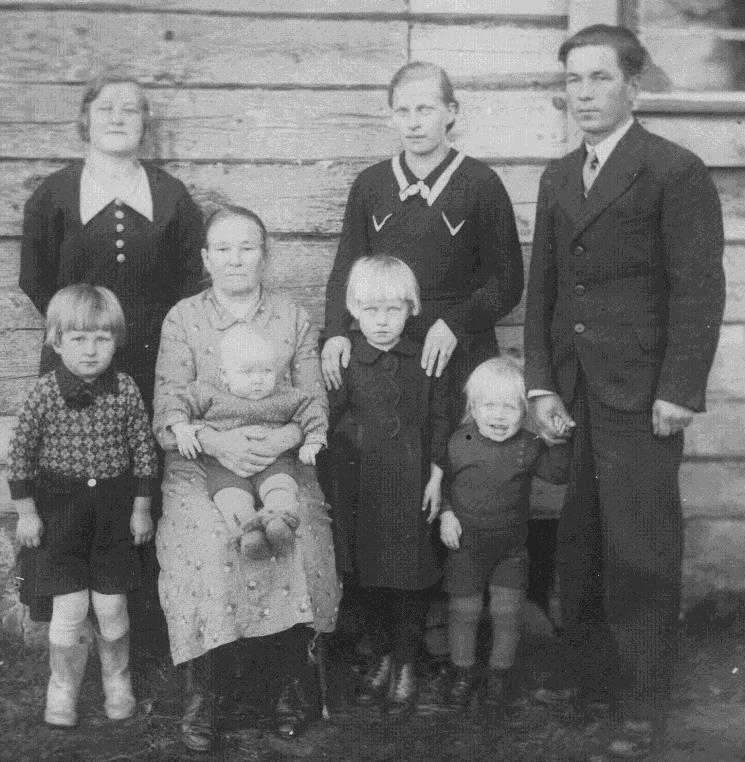 Kalmit viljelivät Poutiaiselta vuokrattua taloa vuoteen 1916 asti, jolloin Ville muutti perheineen Rautuun.
