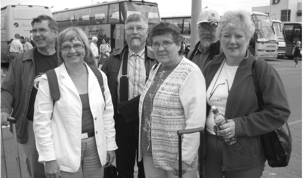 Matti, Birgit, Heikki, Maija, Antti ja Marjatta Kinnanen Eeva ja Pekka Valmisalmen perhe