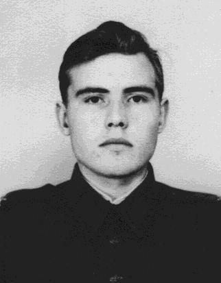 Vanhimmat Esan pojista työskentelivät Kotkan satamassa ja merillä, kunnes jäivät pysyvästi maihin. Jouko oli kirvesmies ja rakensi 1960-luvulla itselleenkin omakotitalon Karhulaan.