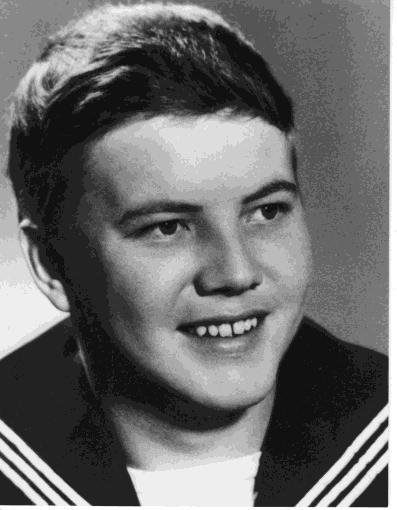 Hän oli naimisissa Kaukaan sellutehtaalla valkaisijana työskennelleen Mauri Gustafssonin kanssa, joka kuoli vuonna 2007.