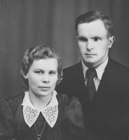 Aino ja Tuure Tiippanan perhe Vuonna 1921 syntynyt Aino asui sota-ajan loppupuolella Lempin luona. Hän meni heti sodan jälkeen naimisiin Tiippanan Tuuren kanssa.