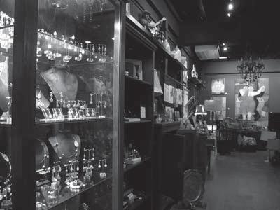 Aiheenmukainen kuvaus (kuvausohjelma) y M l Museo Sopii sisätiloihin, joissa salamavalon käyttö on kiellettyä (esimerkiksi museoissa ja taidegallerioissa), tai muihin tilanteisiin, joissa et halua