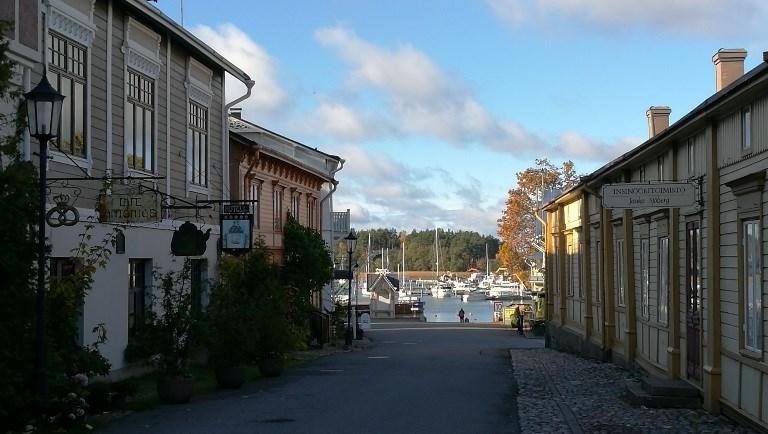 A S U N T O M E S S U H A K E M U S N A A N T A L I 2 0 2 2 Sivu 2/11 Naantali Aurinkokaupunki matkailu ja asuminen Naantali on meren, saariston, musiikin ja tapahtumien aurinkokaupunki, jonka