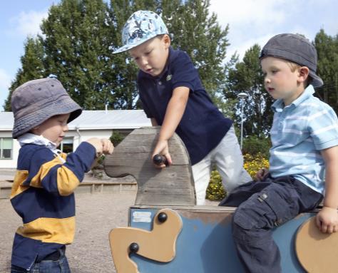 Perhekeskuksesta hyötyjä lapsille, nuorille ja perheille Antaa arjen tukea Monipuolinen palvelutarjonta ja uudet toimintamahdollisuudet Tarpeiden mukainen avun saanti nopeutuu ja aikaistuu Apu on