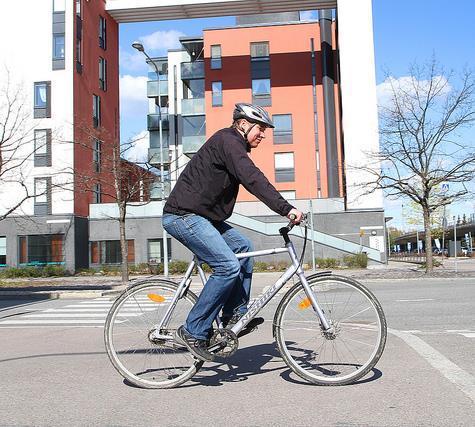 Työmatkapyöräily säästää aikaa ja rahaa Oletko miettinyt, jos kulkisitkin työmatkat pyörällä? Se kannattaa, sillä työmatkapyöräilystä on saavutettavissa monenlaisia hyötyjä.