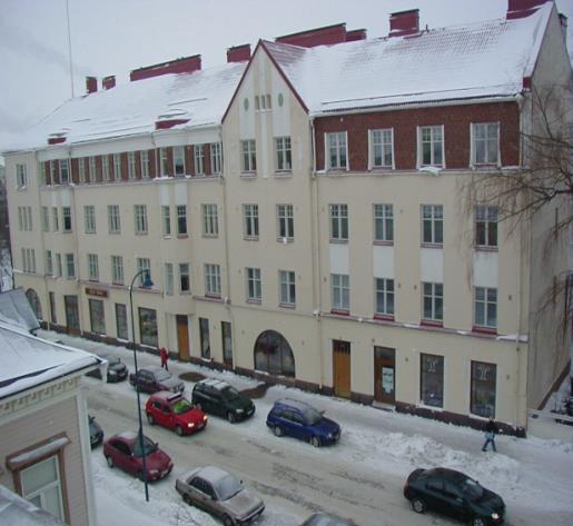 93893 Korkeus meren pinnasta: 25 m Näytteenottokorkeus: 13 m Lähimmät pistelähteet: Kotkamills Oy, etäisyys n. 1 m suunta E Kotkan Energia Oy, Hovinsaaren voimalaitos, etäisyys n.