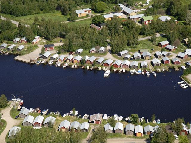 1-10 Kuva 7. Ilmakuva Åminnen kalasatamasta. Museovirasto. Virkistys ja vapaa-ajan toiminta Alueen ulkopuolella on Åminnen huvikeskus, joka on seudullisesti tärkeä virkistysalue.
