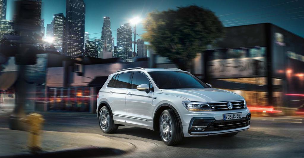 Sisältö 03 Ulkopuoli 34 R-Line 06 Varusteluversiot 42 Volkswagen-lisävarusteet 18 Offroad-paketti 50 Volkswagen Lifestyle 20 Yhdistettävyys ja multimedia 52 Istuinverhoilut 24