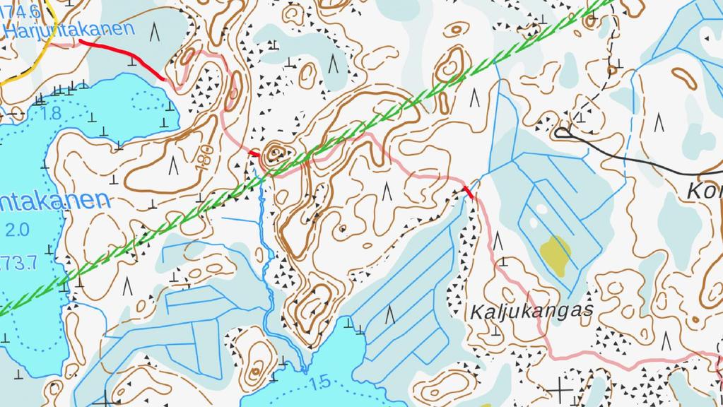 Nuorasen tulipaikalle vievän polun ja Kolmen järven kierroksen risteyksestä itään lähtevät pitkospuut tulee uusia.