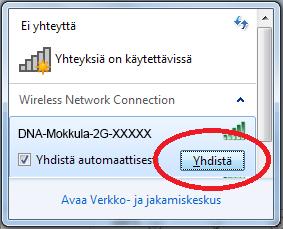 Valitse sen jälkeen verkko, jonka nimi on takaosan tarrassa (SSID). Laita ruksi kohtaan Yhdistä automaattisesti / Connect automatically ja paina Yhdistä / Connect.