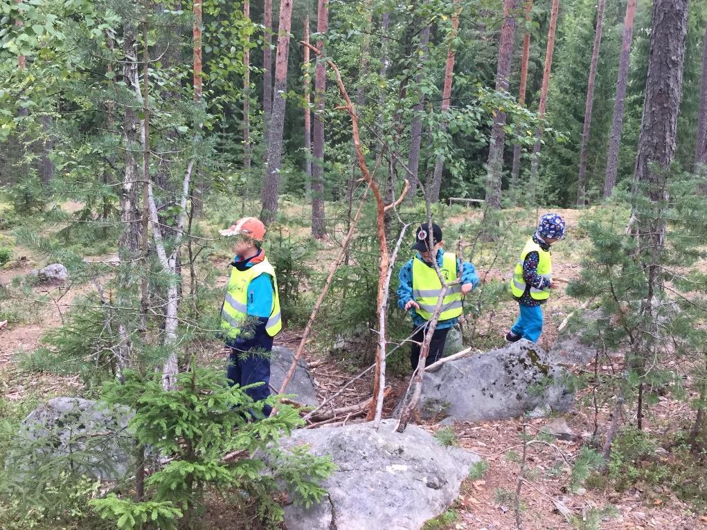 VANHEMPAINILTA MILLAINEN ON LAPSEN HYVÄ PÄIVÄ? - Turvallinen - Leikkiä toiminnan lisäksi - Ulkoilua - Toiminnallinen, opettavainen MITEN PERHEIDEN OSALLISUUS SAADAAN NÄKYVIIN?