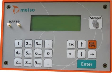 5. Käyttöliittymä ja operointi 5.1. TCU operointiyksikkö Metso MCA:n operointiyksikkönä toimii Transmitter Central Unit (TCU). Numeronäppäimet: Numerotiedon syöttäminen ja valikon valitseminen.