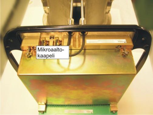 Irrota mikroaaltokaapelit anturielektroniikasta smaavaimella