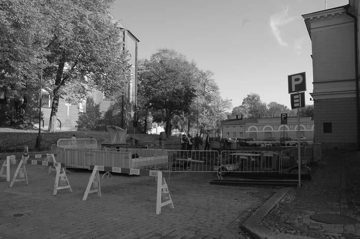 Varhainen Turku hankkeen kaivausalue 1 sijaitsi tuomiokirkon ja Vanhan Akatemiantalon välisellä alueella. Kuva: Turun museokeskus/ Elina Saloranta.