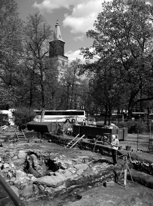 Pinellan maanalaisen laajennusosan kaivaukset vuonna 2010. Kaivausalue sijaitsi entisessä Kirkkokorttelissa, nykyisessä Porthaninpuistossa lähellä Vanhaa Suurtoria.