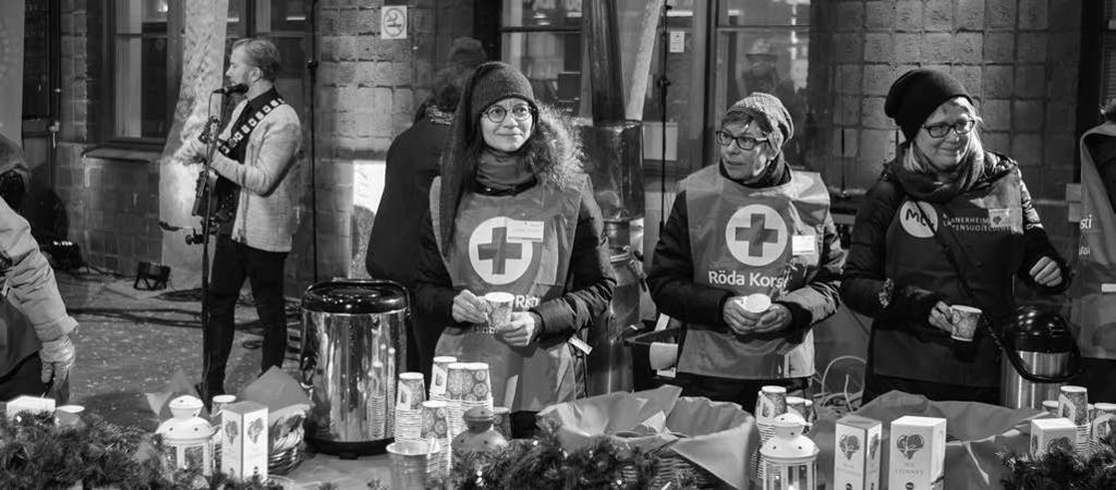 HYVÄ JOULUMIELI 23.11. 24.12.2017 Hyvä Joulumieli -keräys alkaa päivää aikaisemmin TATU BLOMQVIST PIPARIT JA GLÖGI maistuivat ohikulkijoille Helsingin päärautatie asemalla marraskuussa 2016.