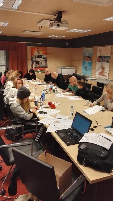 Kuvat: Oulun erotuomari- ja toimitsijakoulutuksesta 19.9.2017 Valmennus ja koulutustoiminta Kaukalopallossa on valmennuksen 1-tason koulutusmateriaali.