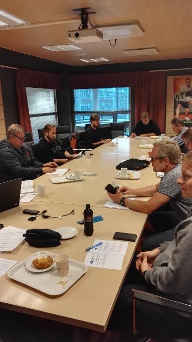 Liitto järjestää koulutustilaisuuksia seuroille ja tukee seuroja sekä alueita omien koulutuksien järjestämisessä.
