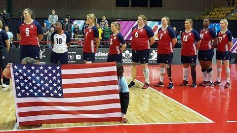 Naisten finaalissa ennakkosuosikki USA hoiteli voiton Brasiliasta suoraan 3-0 (25-16, 25-20, 25-16). Pronssit ja toisen MM-kisapaikan nappasivat isäntämaan pelaajat.