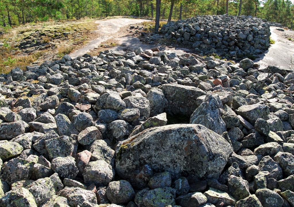 4.8.2. Sammallahdenmäki Sammallahdenmäki hyväksyttiin 1999 Suomen ensimmäisenä esihistoriallisena muinaisjäännöksenä UNESCO:n maailmanperintöluetteloon.