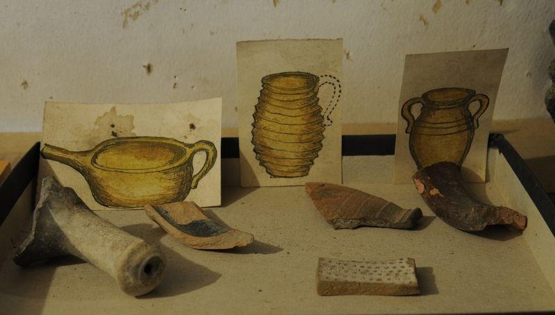 5.4.7. Kodisjoen museomakasiini Kodisjoen museoesineistöstä löytyy monipuolinen kokoelma taloustavaroita, pitsimalleja, työkaluja, piirustuksia, astioita, huonekaluja, asekokoelma ym.