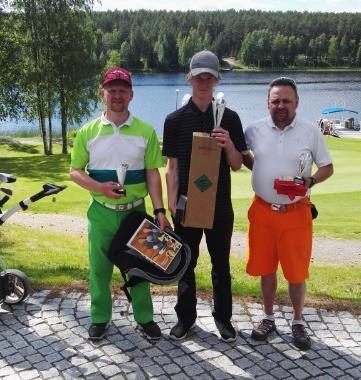 on vahvasti tiimiytynyttä toimintaa, niin peliin mahtuu aina hyviä kumppaneita aidan toiseltakin puolelta. Salibandyturnaus pidettiin 22.4.