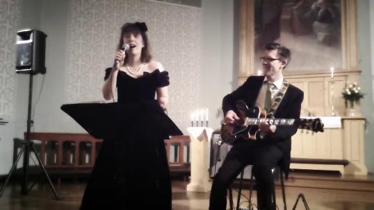 6 SELLOSALIN MAKSUTTOMAT ILTAPÄIVÄKONSERTIT Sellosali, Soittoniekanaukio 1 Ti 18.12. klo 13.30 Mariah Hortans & M.