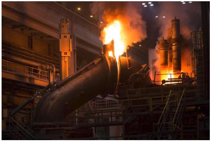 Valokaariuuni Case Tornio Valokaariuuni 2:n energiatase Sisään n. 600-630 kwh/t - Sähköenergia 67 76 % - Metallien hapettuminen 20 25 % - Hiilen palaminen 3 5 % - Kaasupolttimet 0 5 % Ulos n.