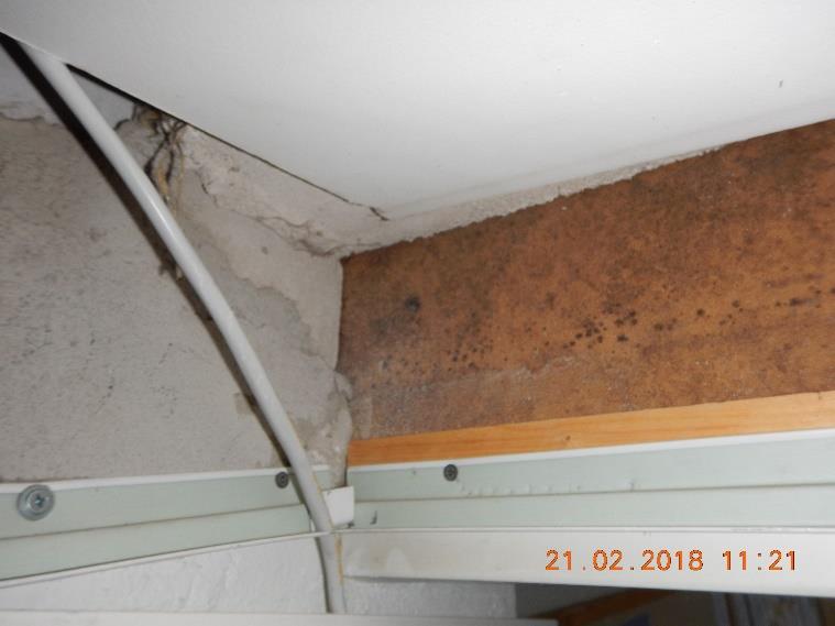 yhdessä ulkoseinänäytteessä (1/3) on vahva viite vauriosta Ulkoseinän (tiili-villa-tiili)