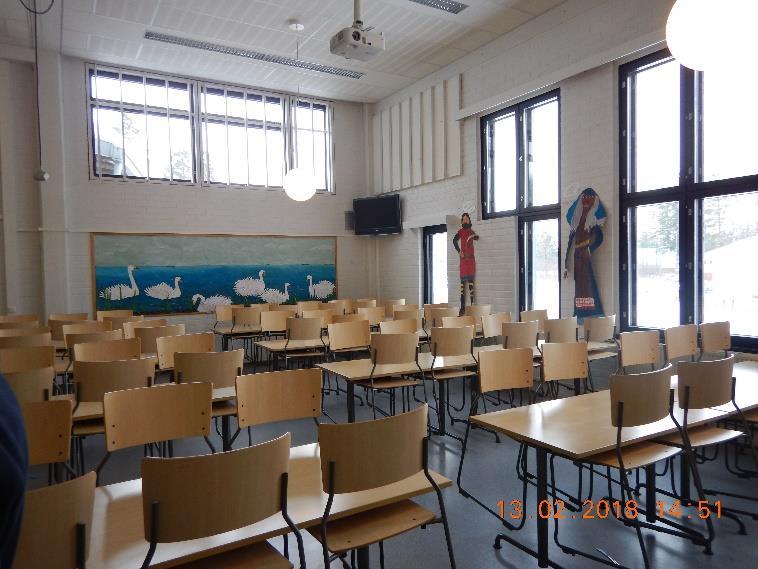 päädyssä, jossa tuuletusrako on tukittu laudalla.
