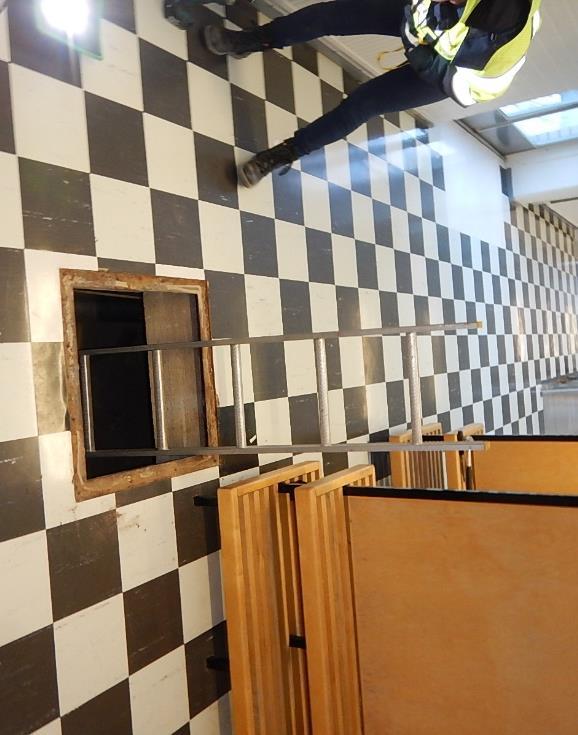 Käytöstä poistettuun väestönsuojaan on kulku luokan A128 kautta.