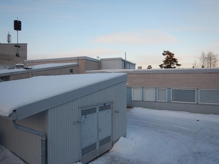 8.2 Havainnot Yläpohja on betoninen ylälaattapalkisto. Ulkoseinän yläosan tiiliä on poistettu yläpohjan tuuletuksen parantamiseksi.