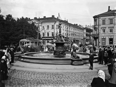 toteuttaman modernisoinnin myötä. 1913 valmistuneen remontin jälkeen rakennuksen nimeksi vakiintui Wuorion liikepalatsi.