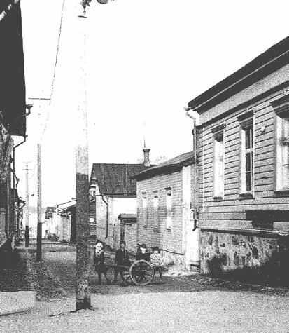 VUORIKADUN TARINA Kuopio on kasvanut kaupungiksi Kuopionlahden, Väinölänniemen, sataman ja torin rajaamalta alueelta. Vanhimmat tontit sijaitsevat Vuorikadun ja Minna Canthin kadun risteyksessä.