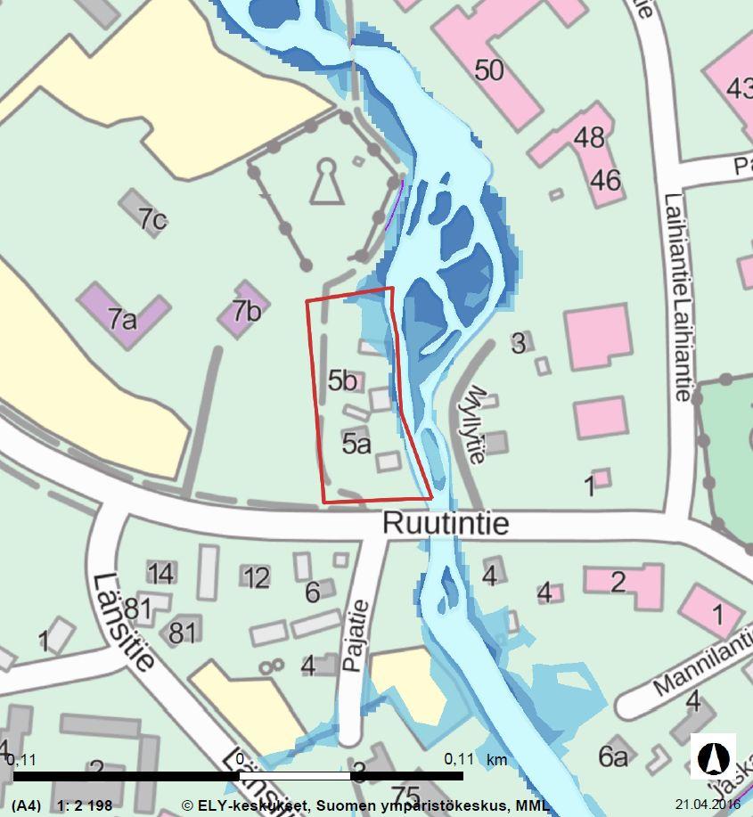 9 Kuva 8. Tulvariskialueet (erittäin harvinainen tulva, 1/250a) suunnittelualueen läheisyydessä on osoitettu sinisellä. 3.2.3 Rakennettu kulttuuriympäristö ja maisema Suunnittelualueella kaksi on pihapiiriä, joista toinen on rakennettu 2000-luvulla ja toinen n.