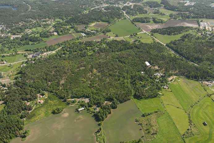 Söderkullan keskustaan n. 1 km Ca. 1 km till Söderkulla centrum Uusi Porvoontie Nya Borgåvägen Suunnittelualue viistoilmakuvassa.