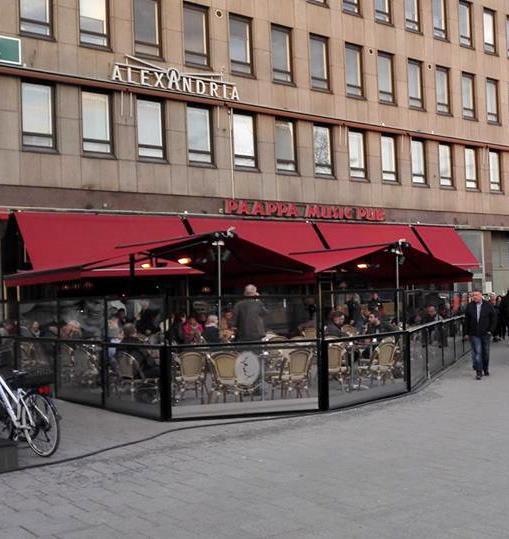 Toimialat Tampereen keskustassa: palvelut Palveluissa suurin toimiala kaupunkikeskustoissa on ravintolat, jotka on toimialaluokituksessa jaettu kolmeen osaluokkaan.