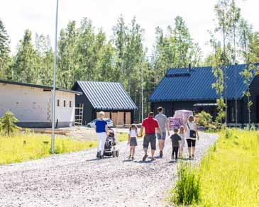 Offentlig service som eventuellt anvisats i planen, såsom daghem och skolor, byggs utgående från behov.