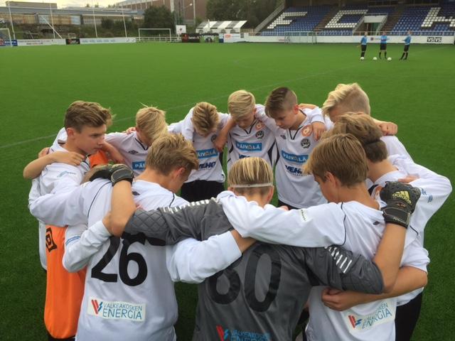 Mitä me tänään tehdään? Olimme viime sunnuntaina Turussa ottamassa pataan ÅIFK:lta maalein 4-1. Siitä pelistä ei jäänyt jälkipolville kerrottavaa. Eemil Sillanpään maali suoraan vaparista oli hieno.